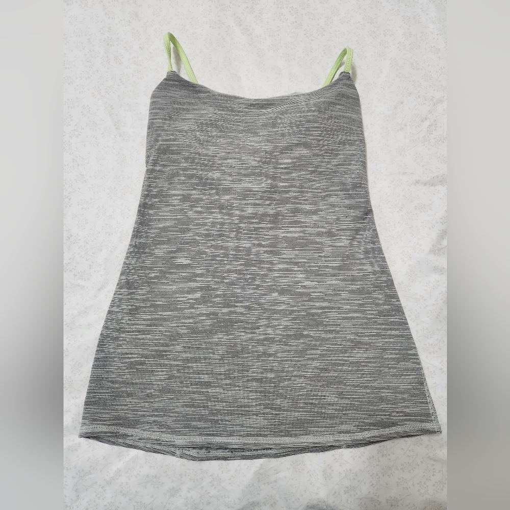Lululemon top size 6